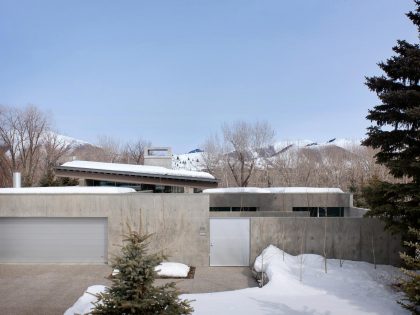 A Spectacular Concrete House Surrounded by Snow Filled Trees Mountain of USA by Suyama Peterson Deguchi (2)