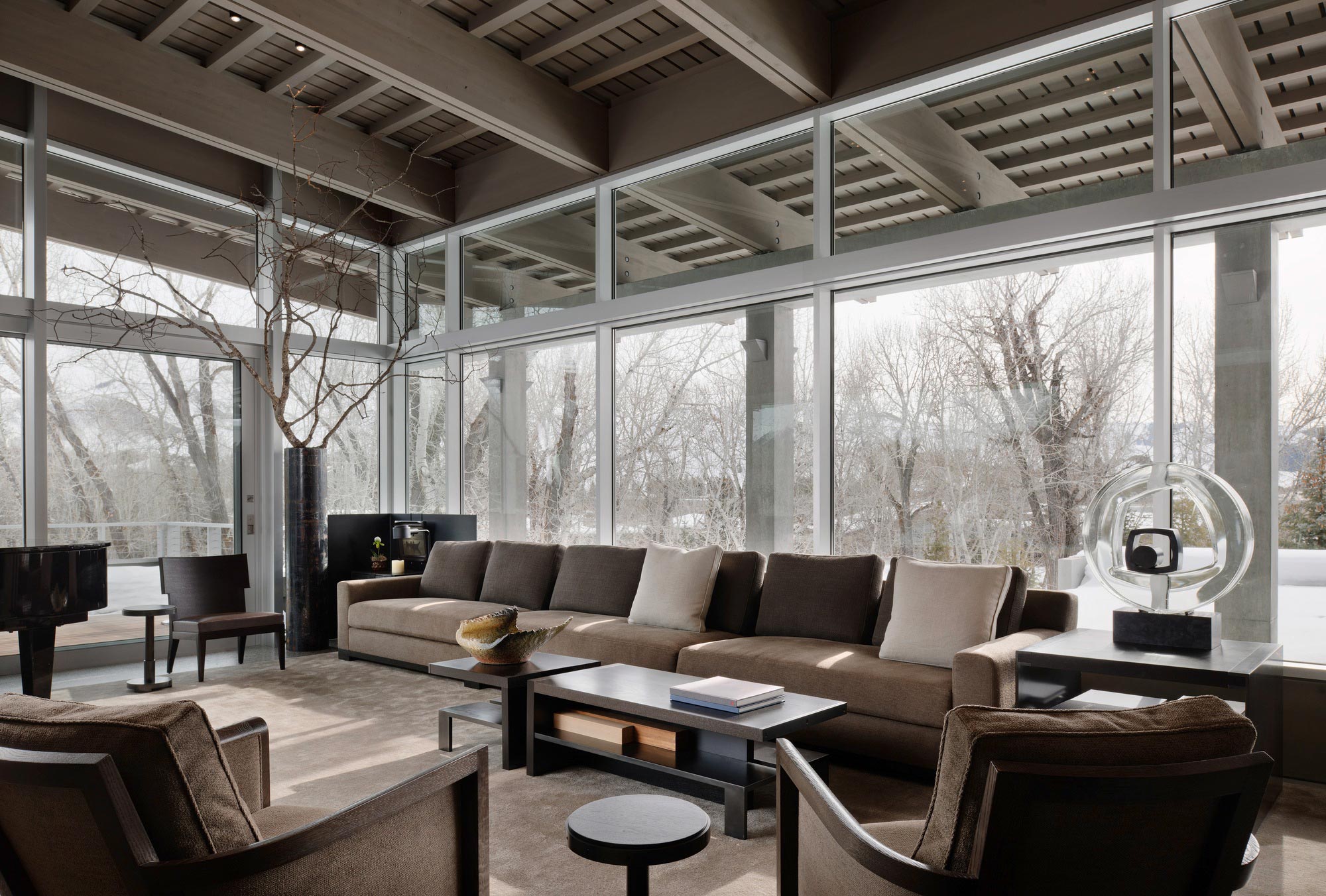 A Spectacular Concrete House Surrounded by Snow Filled Trees Mountain of USA by Suyama Peterson Deguchi (4)