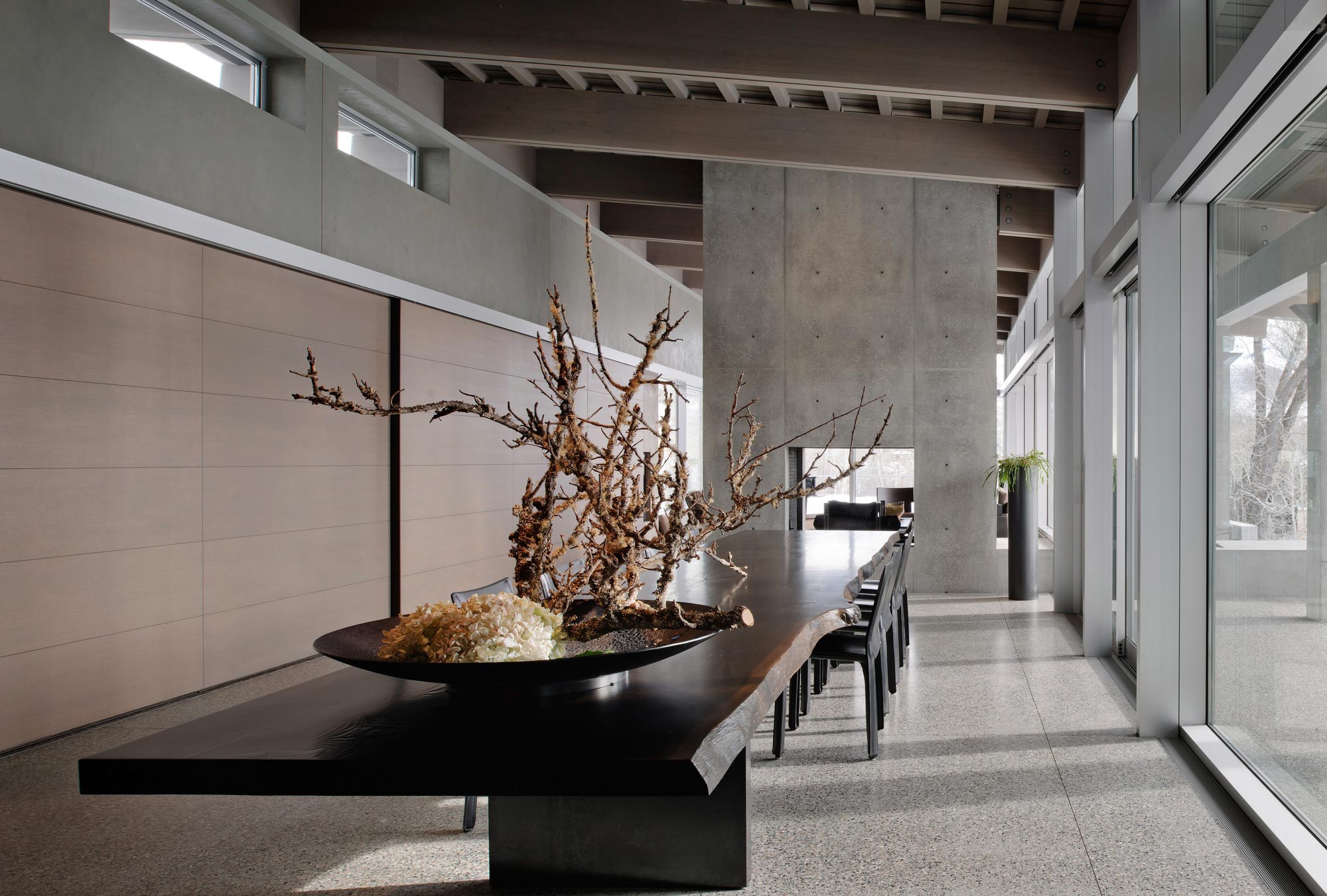 A Spectacular Concrete House Surrounded by Snow Filled Trees Mountain of USA by Suyama Peterson Deguchi (8)