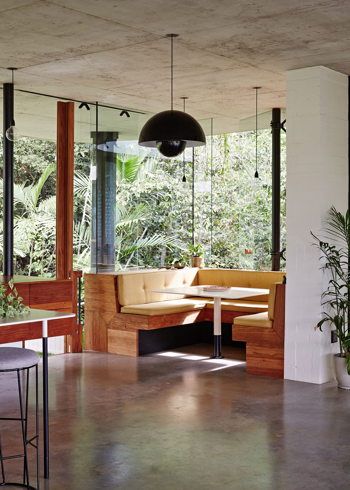A Spectacular and Beautiful Modern House in the Middle of the Rainforest in Queensland by Jesse Bennett Architect (11)