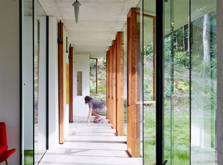 A Spectacular and Beautiful Modern House in the Middle of the Rainforest in Queensland by Jesse Bennett Architect (14)