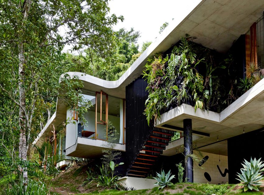 A Spectacular and Beautiful Modern House in the Middle of the Rainforest in Queensland by Jesse Bennett Architect (2)