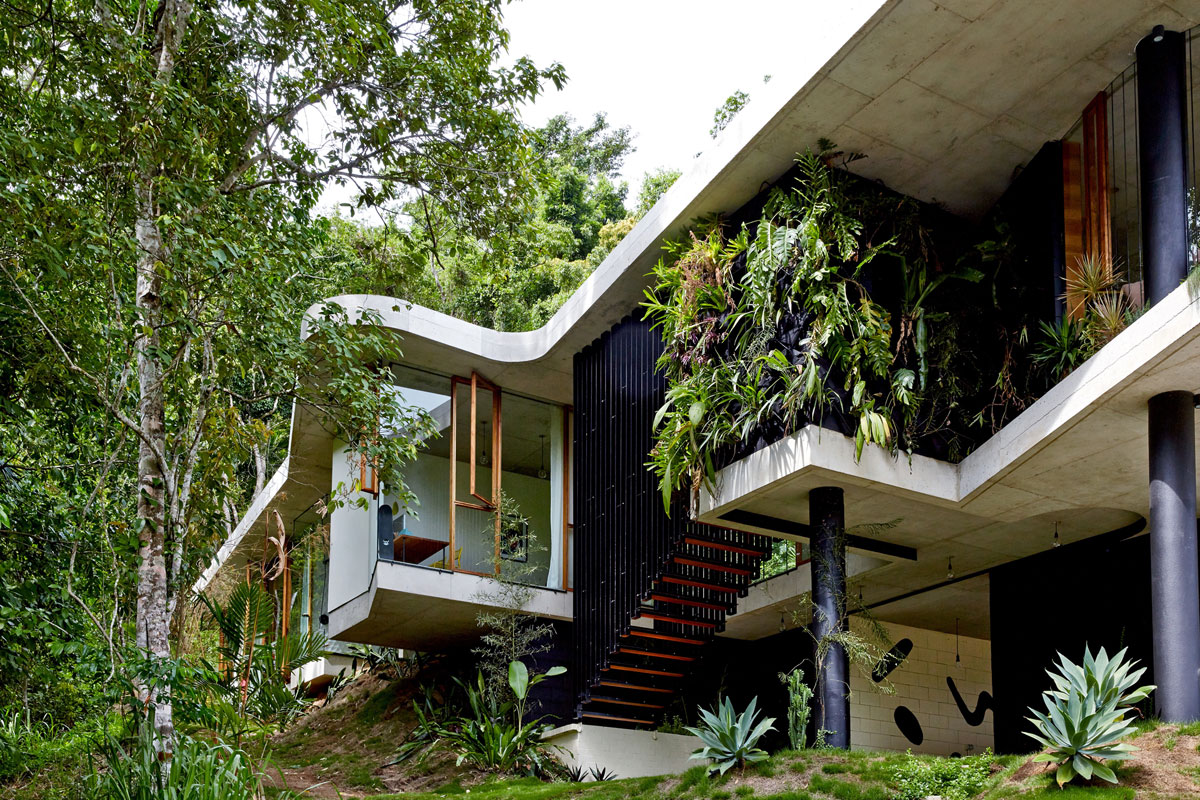 A Spectacular and Beautiful Modern House in the Middle of the Rainforest in Queensland by Jesse Bennett Architect (2)