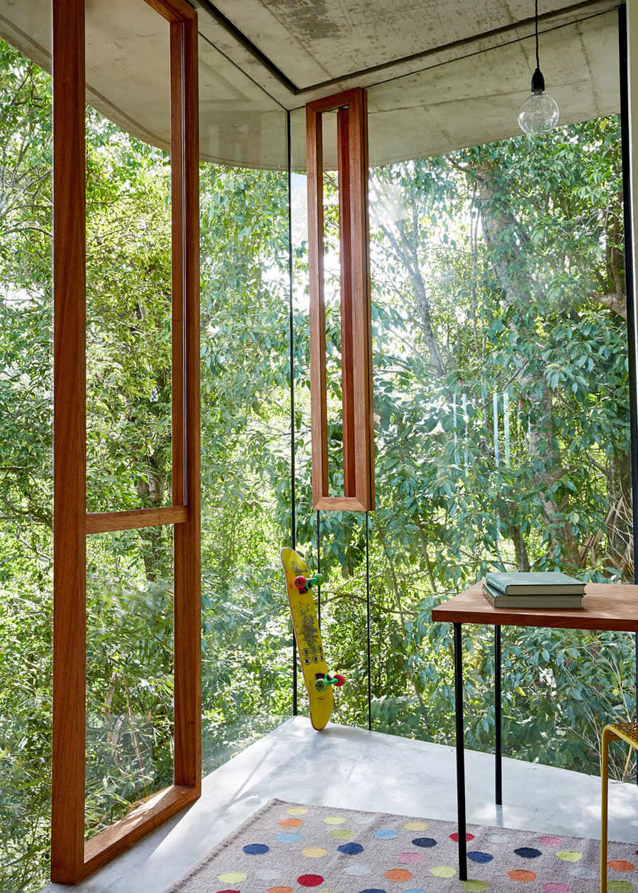 A Spectacular and Beautiful Modern House in the Middle of the Rainforest in Queensland by Jesse Bennett Architect (22)