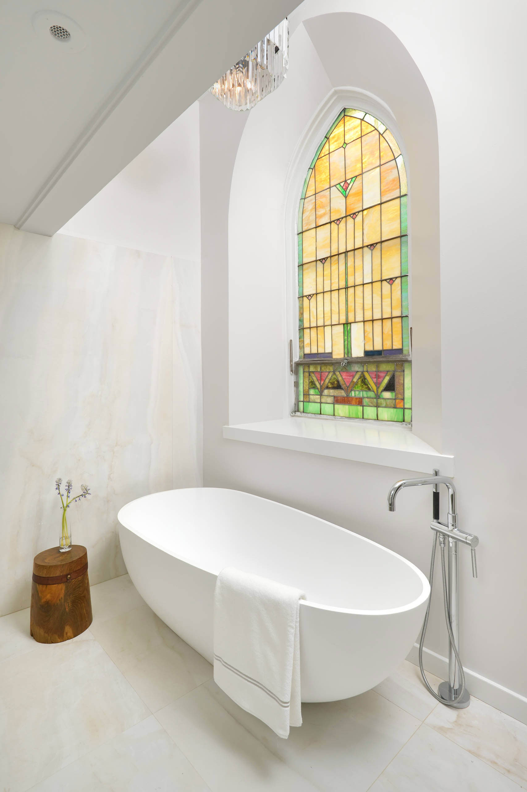 A Splendid Church Transformed into a Stunning Modern Family Home in Chicago by Linc Thelen Design (14)