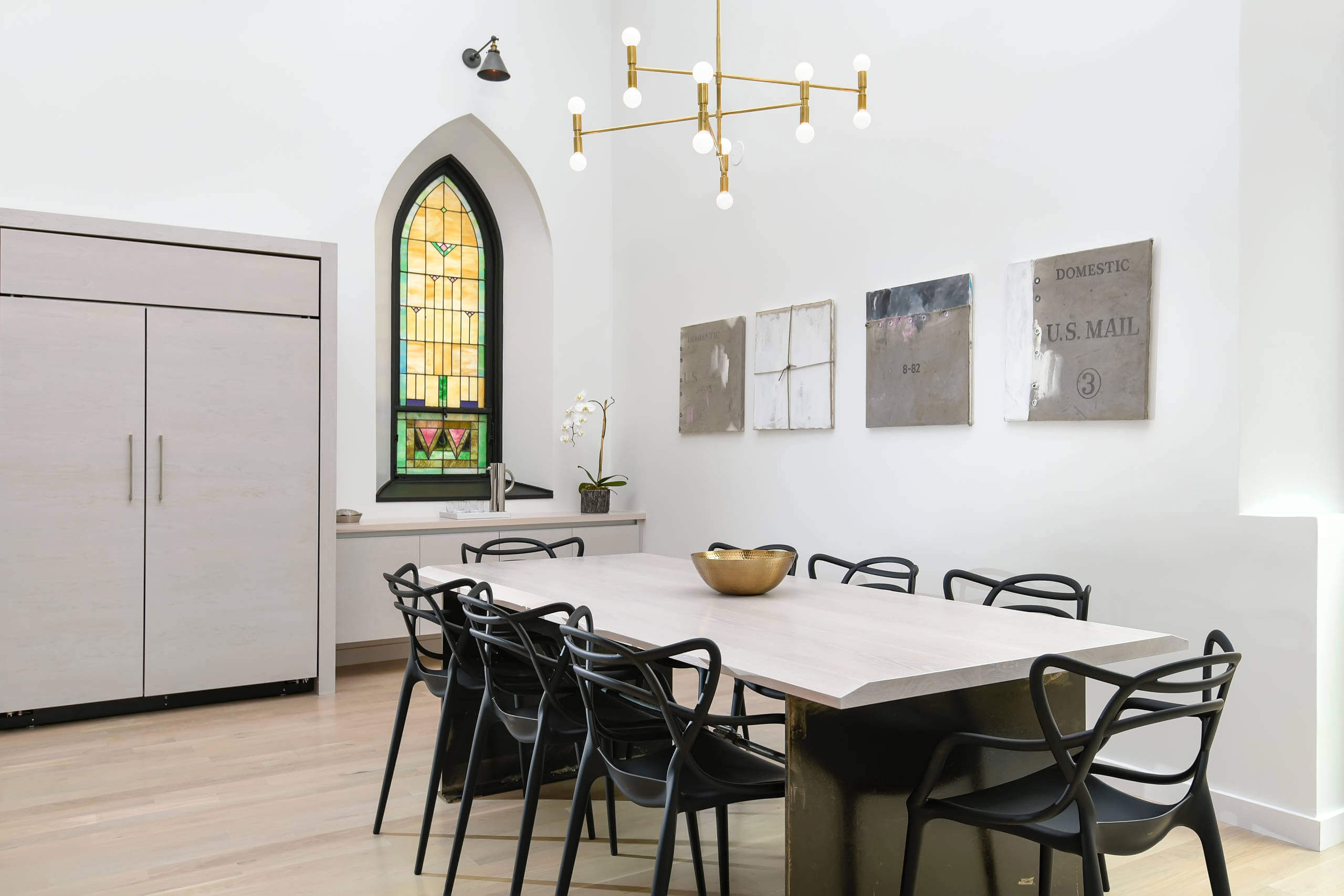 A Splendid Church Transformed into a Stunning Modern Family Home in Chicago by Linc Thelen Design (7)