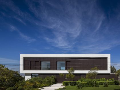A Splendid Contemporary Home with Ample Terrace and Breathtaking Views in Alphaville