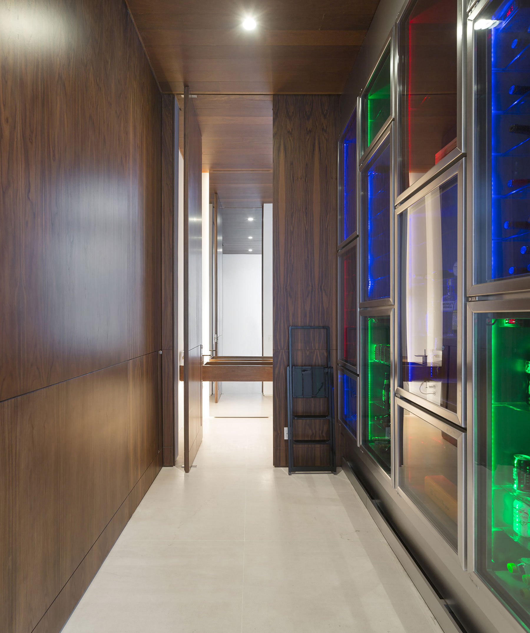 A Splendid Contemporary Home with Ample Terrace and Breathtaking Views in Alphaville by Fernanda Marques Arquitetos Associados (19)