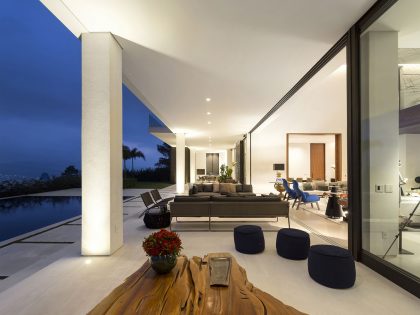 A Splendid Contemporary Home with Ample Terrace and Breathtaking Views in Alphaville by Fernanda Marques Arquitetos Associados (20)