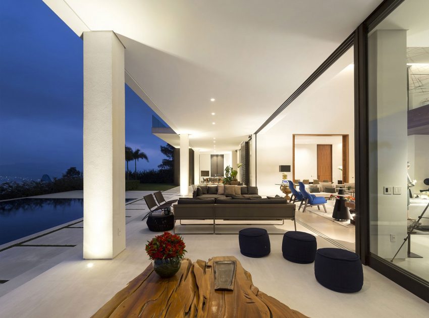 A Splendid Contemporary Home with Ample Terrace and Breathtaking Views in Alphaville by Fernanda Marques Arquitetos Associados (20)