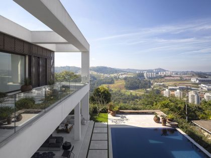 A Splendid Contemporary Home with Ample Terrace and Breathtaking Views in Alphaville by Fernanda Marques Arquitetos Associados (3)