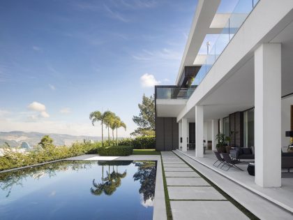 A Splendid Contemporary Home with Ample Terrace and Breathtaking Views in Alphaville by Fernanda Marques Arquitetos Associados (4)