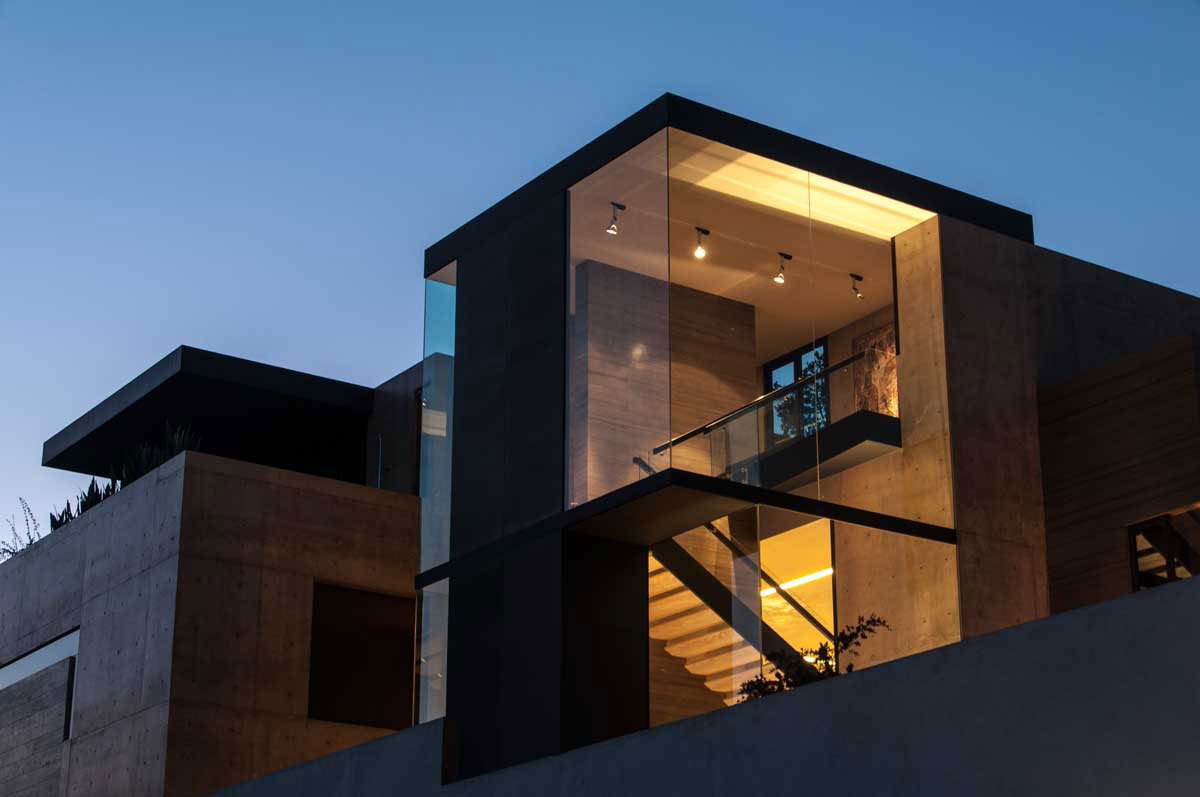 A Steel, Glass, Stone and Colored Concrete Home with Dramatic Central Staircase in Mexico City by Gantous Arquitectos (23)