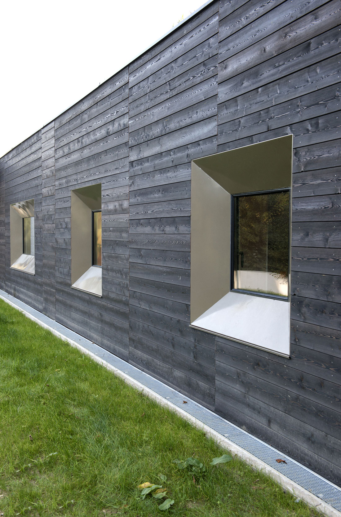 A Striking Contemporary Home with Glass Facades in Montmorency, France by A+B architectes dplg (10)