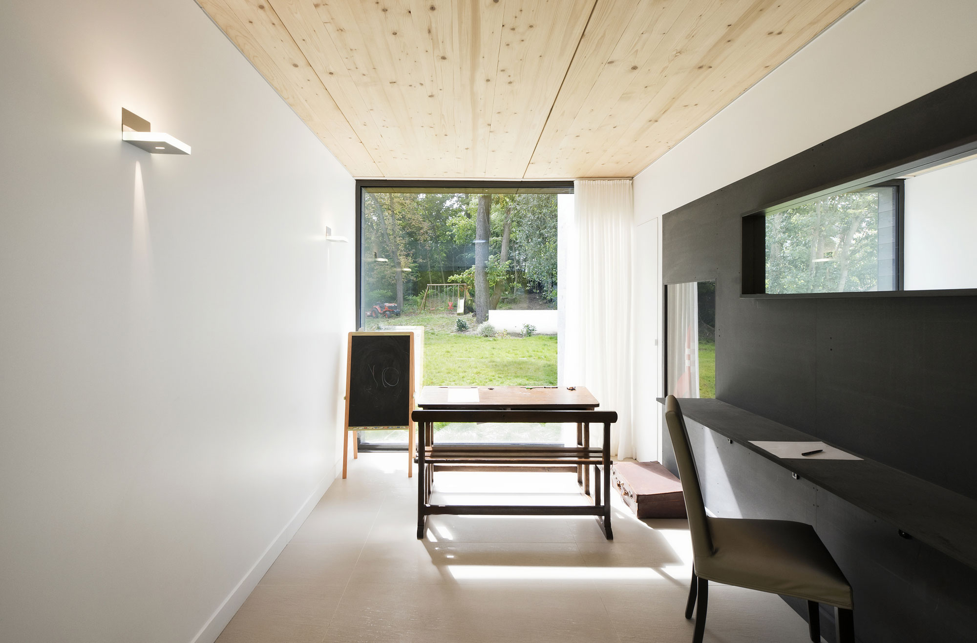 A Striking Contemporary Home with Glass Facades in Montmorency, France by A+B architectes dplg (19)