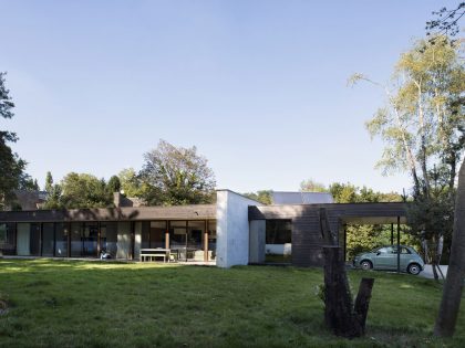 A Striking Contemporary Home with Glass Facades in Montmorency, France by A+B architectes dplg (2)