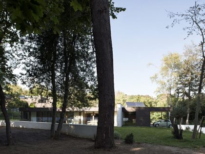 A Striking Contemporary Home with Glass Facades in Montmorency, France by A+B architectes dplg (3)