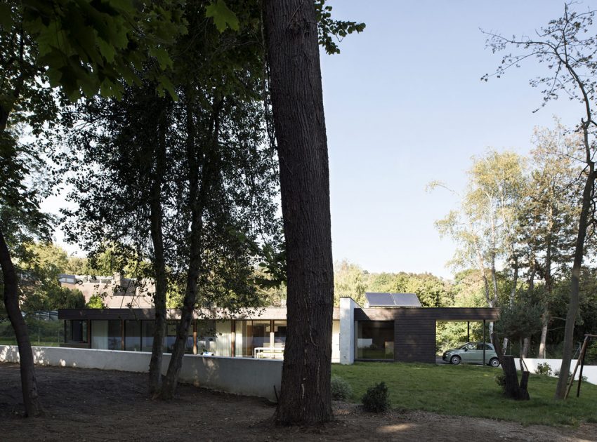 A Striking Contemporary Home with Glass Facades in Montmorency, France by A+B architectes dplg (3)