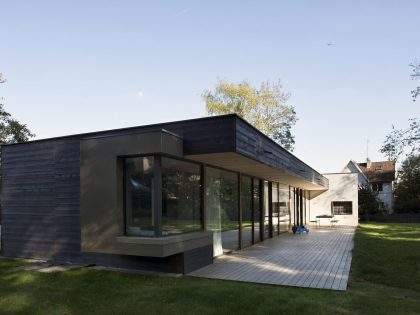 A Striking Contemporary Home with Glass Facades in Montmorency, France by A+B architectes dplg (7)