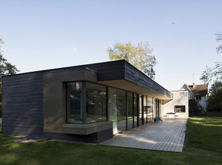 A Striking Contemporary Home with Glass Facades in Montmorency, France by A+B architectes dplg (7)