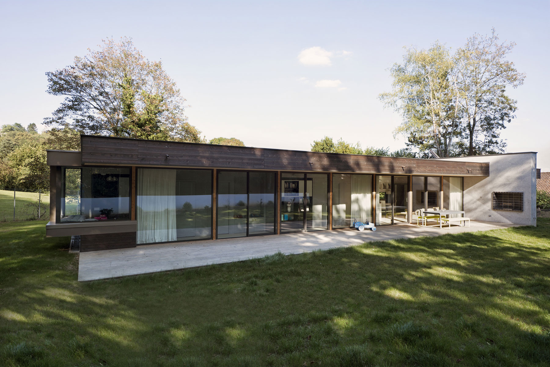 A Striking Contemporary Home with Glass Facades in Montmorency, France by A+B architectes dplg (8)