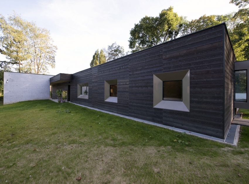 A Striking Contemporary Home with Glass Facades in Montmorency, France by A+B architectes dplg (9)