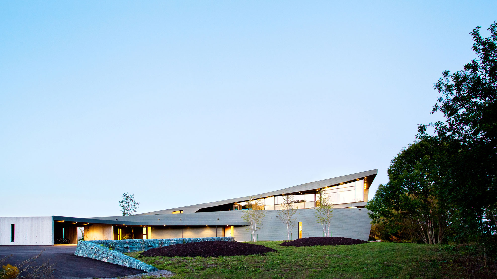 A Striking and Dramatic Lakeside House Hidden in a Dense Forest of Port Hope by Teeple Architects (12)