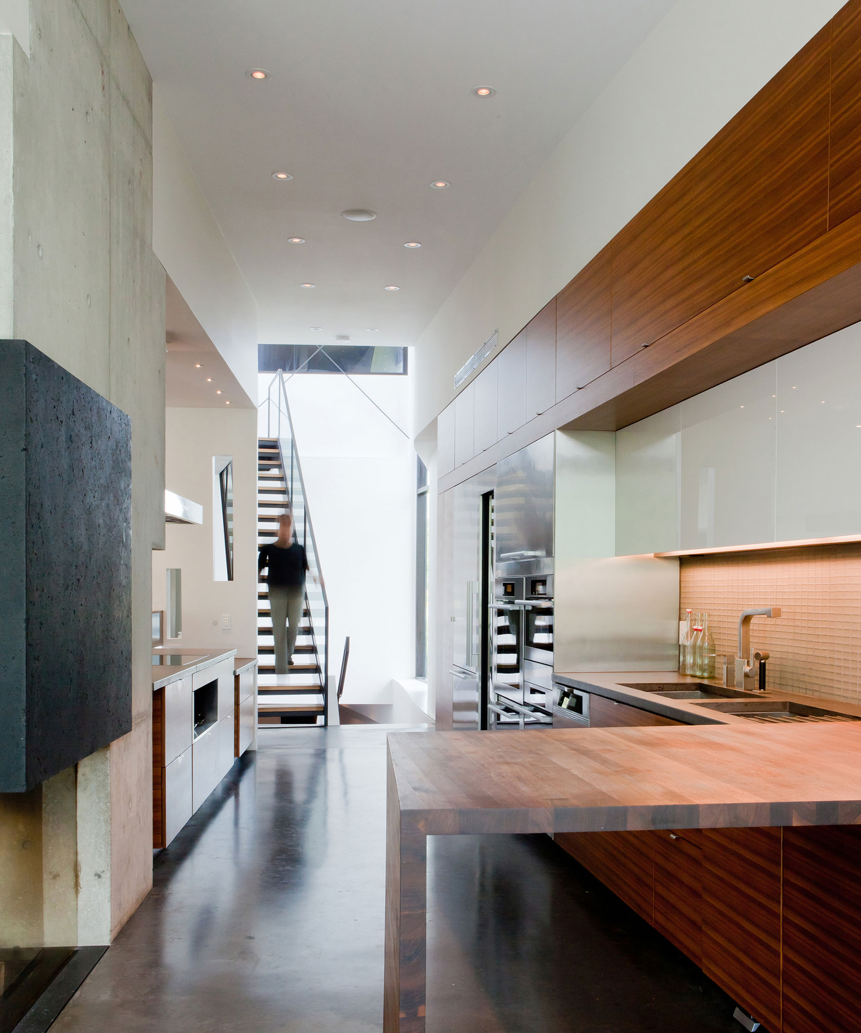 A Striking and Dramatic Lakeside House Hidden in a Dense Forest of Port Hope by Teeple Architects (6)