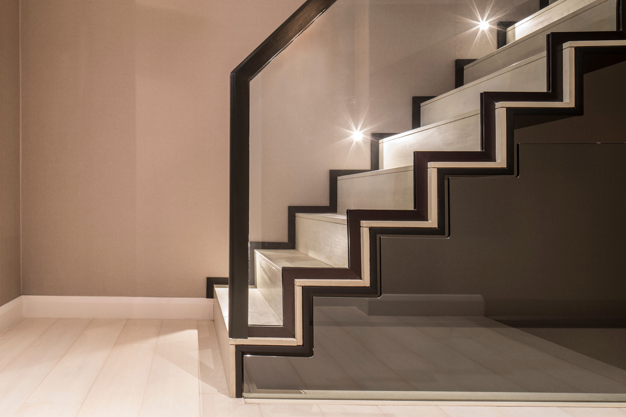 A Striking and Exquisite Contemporary Home in London, England by Roselind Wilson Design (10)