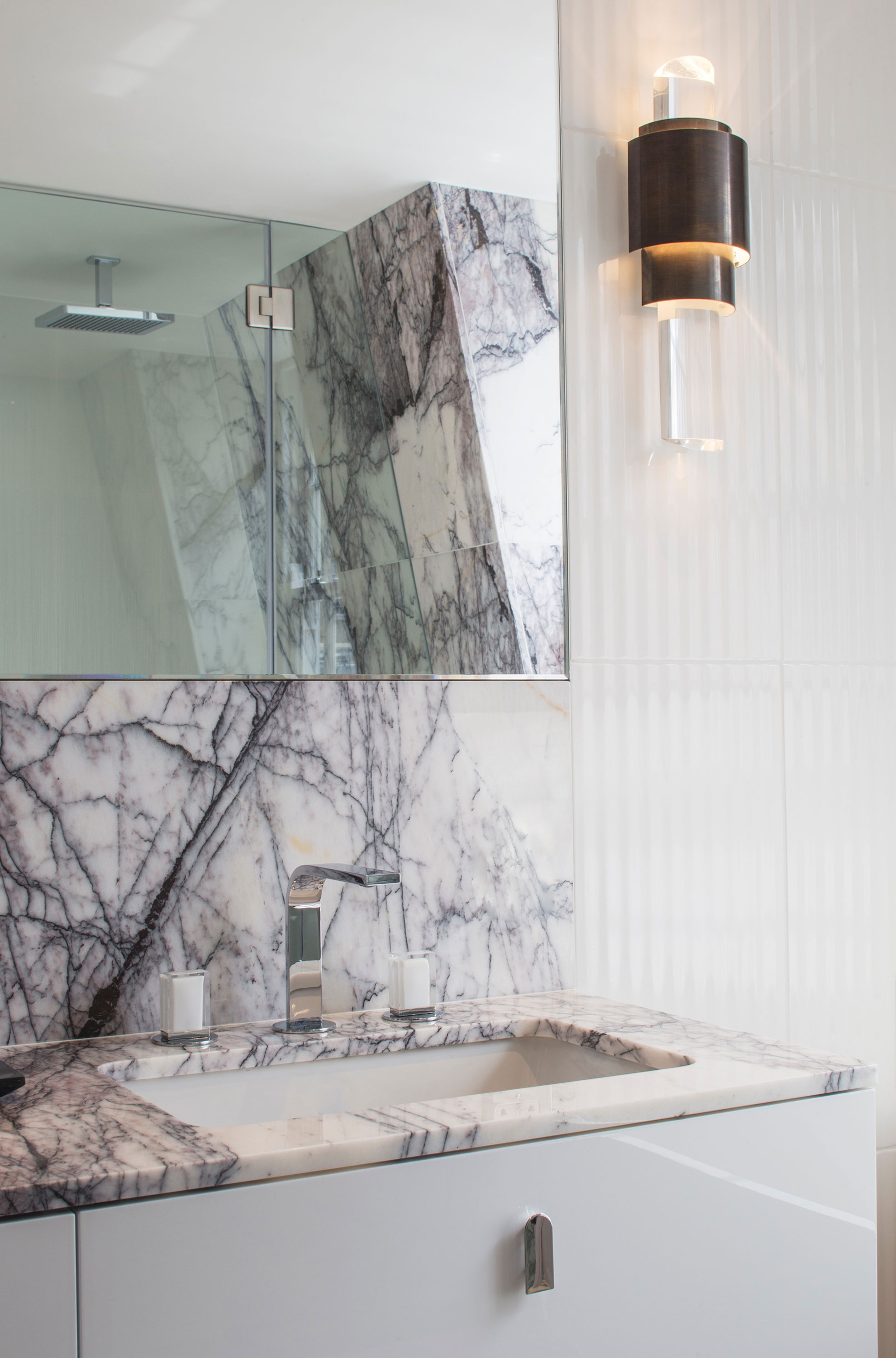 A Striking and Exquisite Contemporary Home in London, England by Roselind Wilson Design (20)