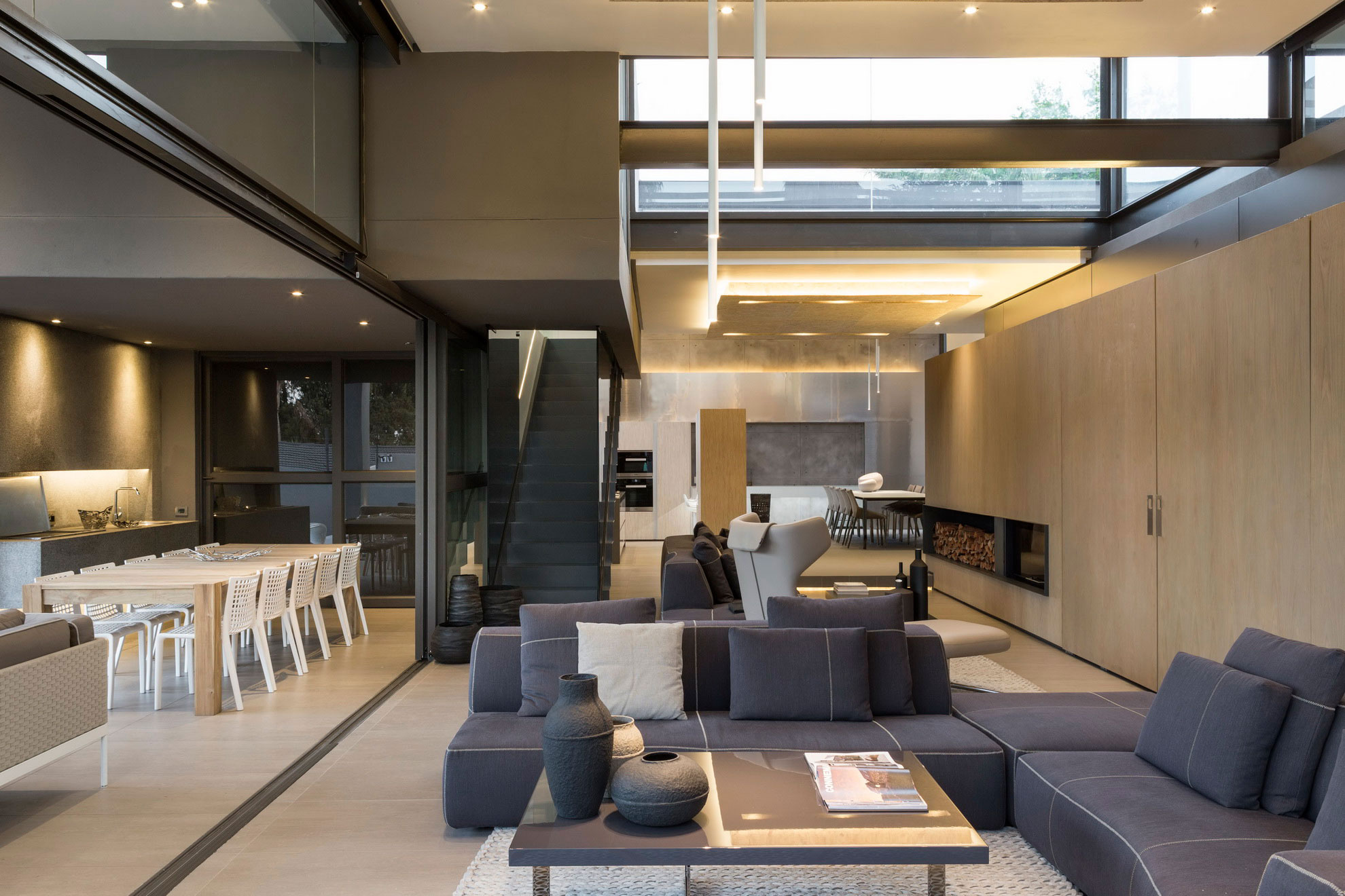 A Striking and Luminous Modern House with Elegant and Practical Family Environment in Johannesburg by Nico van der Meulen Architects (15)