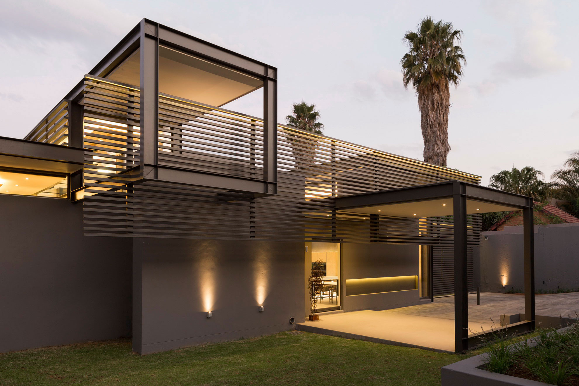A Striking and Luminous Modern House with Elegant and Practical Family Environment in Johannesburg by Nico van der Meulen Architects (2)