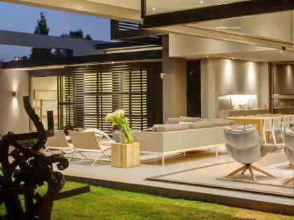 A Striking and Luminous Modern House with Elegant and Practical Family Environment in Johannesburg by Nico van der Meulen Architects (35)