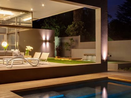 A Striking and Luminous Modern House with Elegant and Practical Family Environment in Johannesburg by Nico van der Meulen Architects (36)