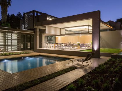 A Striking and Luminous Modern House with Elegant and Practical Family Environment in Johannesburg by Nico van der Meulen Architects (40)
