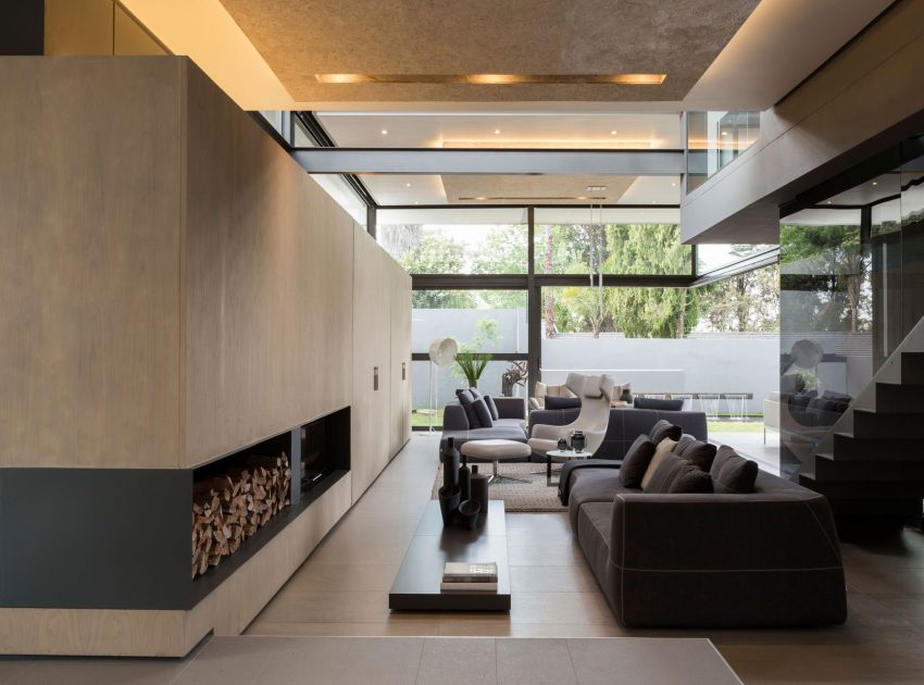 A Striking and Luminous Modern House with Elegant and Practical Family Environment in Johannesburg by Nico van der Meulen Architects (8)