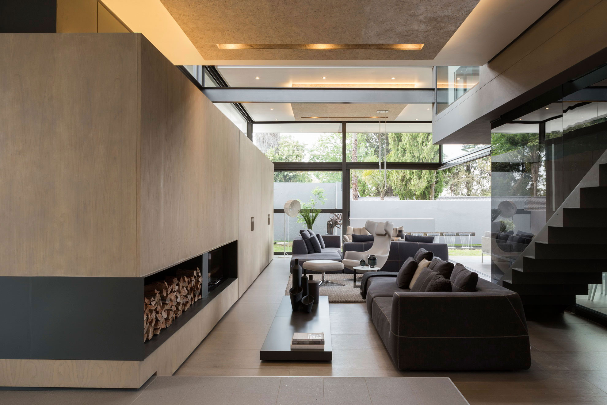 A Striking and Luminous Modern House with Elegant and Practical Family Environment in Johannesburg by Nico van der Meulen Architects (8)