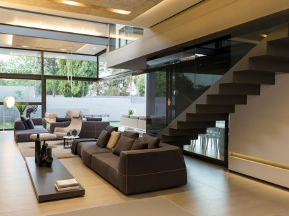 A Striking and Luminous Modern House with Elegant and Practical Family Environment in Johannesburg by Nico van der Meulen Architects (9)