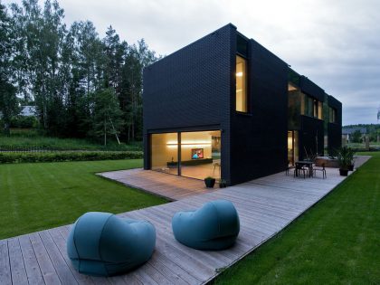 A Stunning Contemporary Home with Dramatic Black Exteriors in Minsk by Architectural Bureau G. Natkevicius & Partners (1)