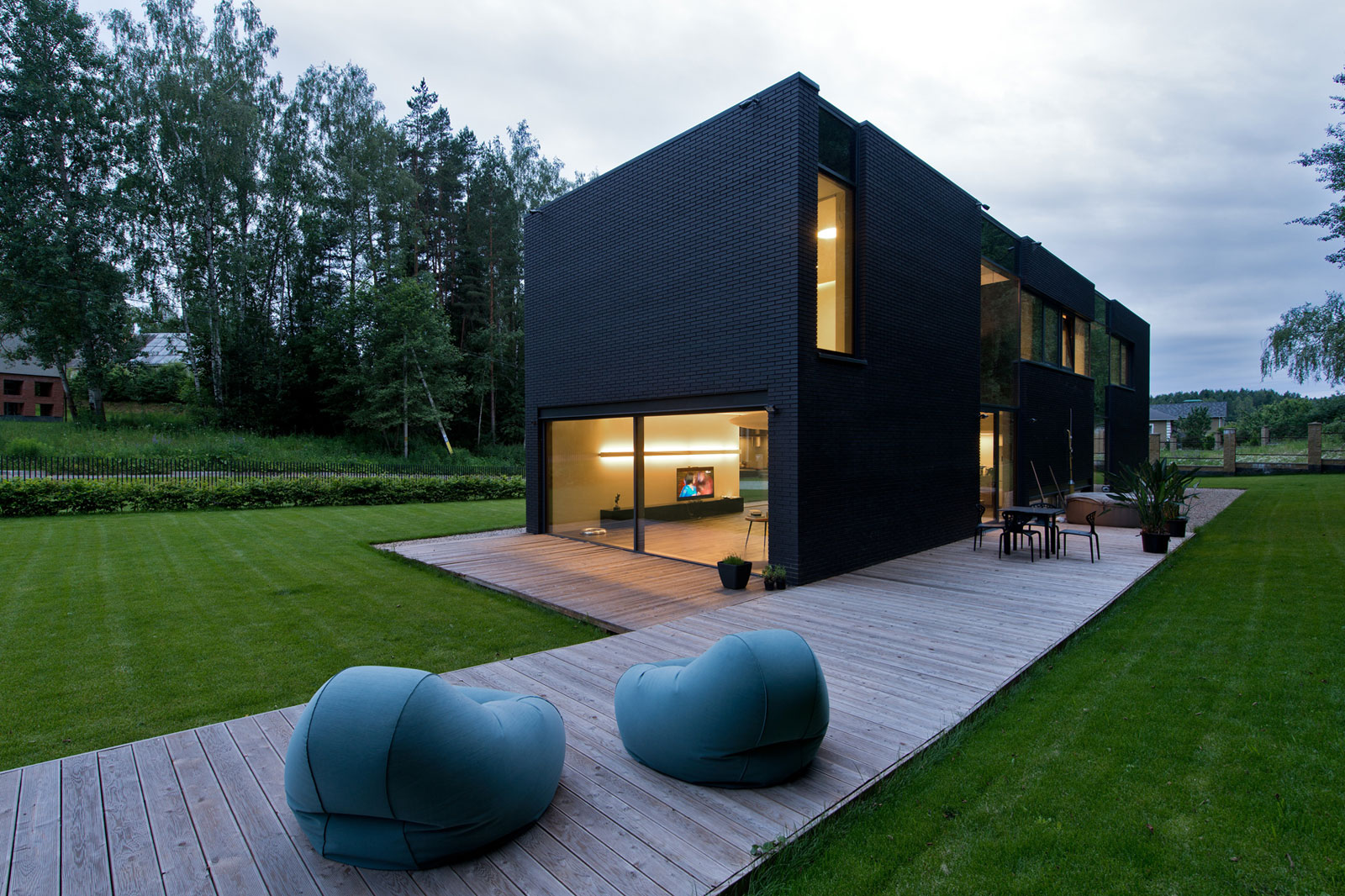 A Stunning Contemporary Home with Dramatic Black Exteriors in Minsk by Architectural Bureau G. Natkevicius & Partners (1)