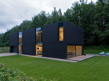 A Stunning Contemporary Home with Dramatic Black Exteriors in Minsk by Architectural Bureau G. Natkevicius & Partners (2)