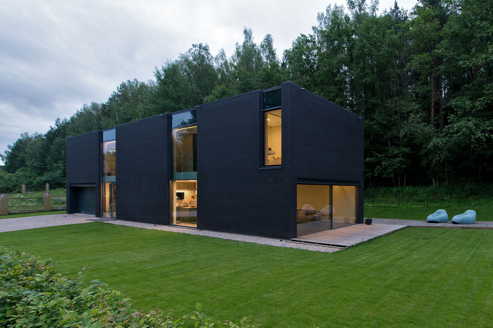 A Stunning Contemporary Home with Dramatic Black Exteriors in Minsk by Architectural Bureau G. Natkevicius & Partners (2)