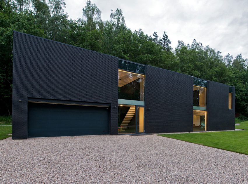 A Stunning Contemporary Home with Dramatic Black Exteriors in Minsk by Architectural Bureau G. Natkevicius & Partners (4)