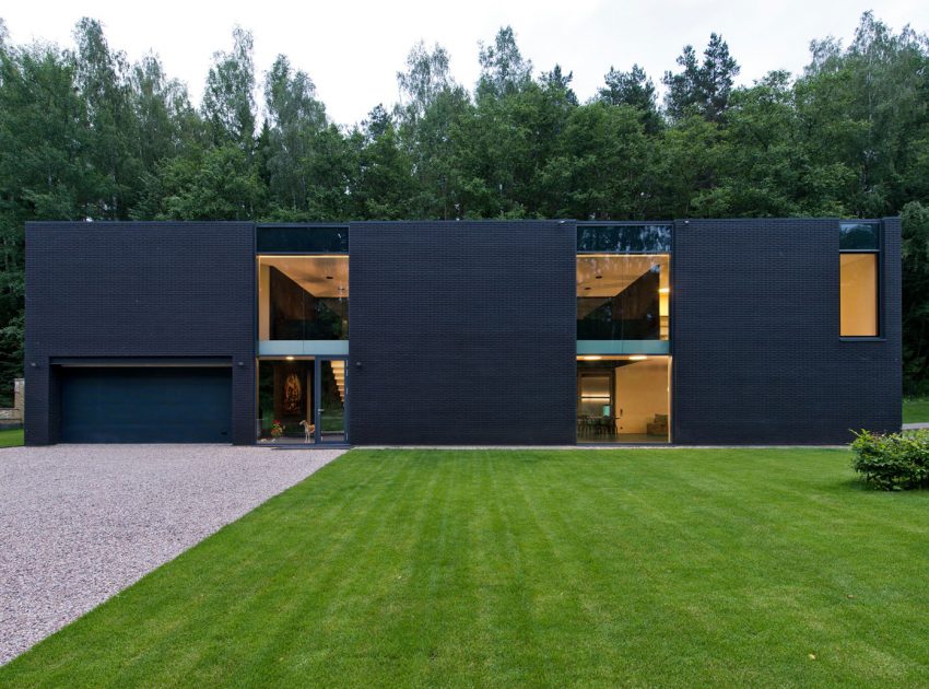 A Stunning Contemporary Home with Dramatic Black Exteriors in Minsk by Architectural Bureau G. Natkevicius & Partners (5)