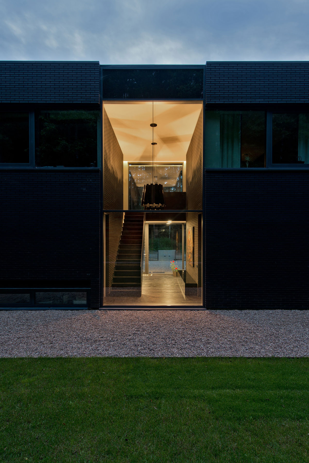 A Stunning Contemporary Home with Dramatic Black Exteriors in Minsk by Architectural Bureau G. Natkevicius & Partners (6)