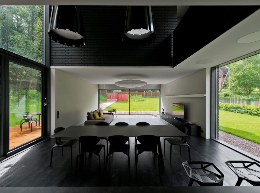 A Stunning Contemporary Home with Dramatic Black Exteriors in Minsk by Architectural Bureau G. Natkevicius & Partners (8)