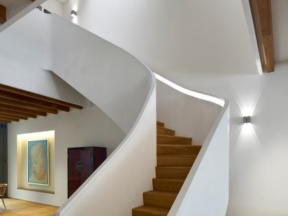 A Stunning Contemporary Home with Dramatic Spiral Staircase in Singapore by ONG&ONG (11)