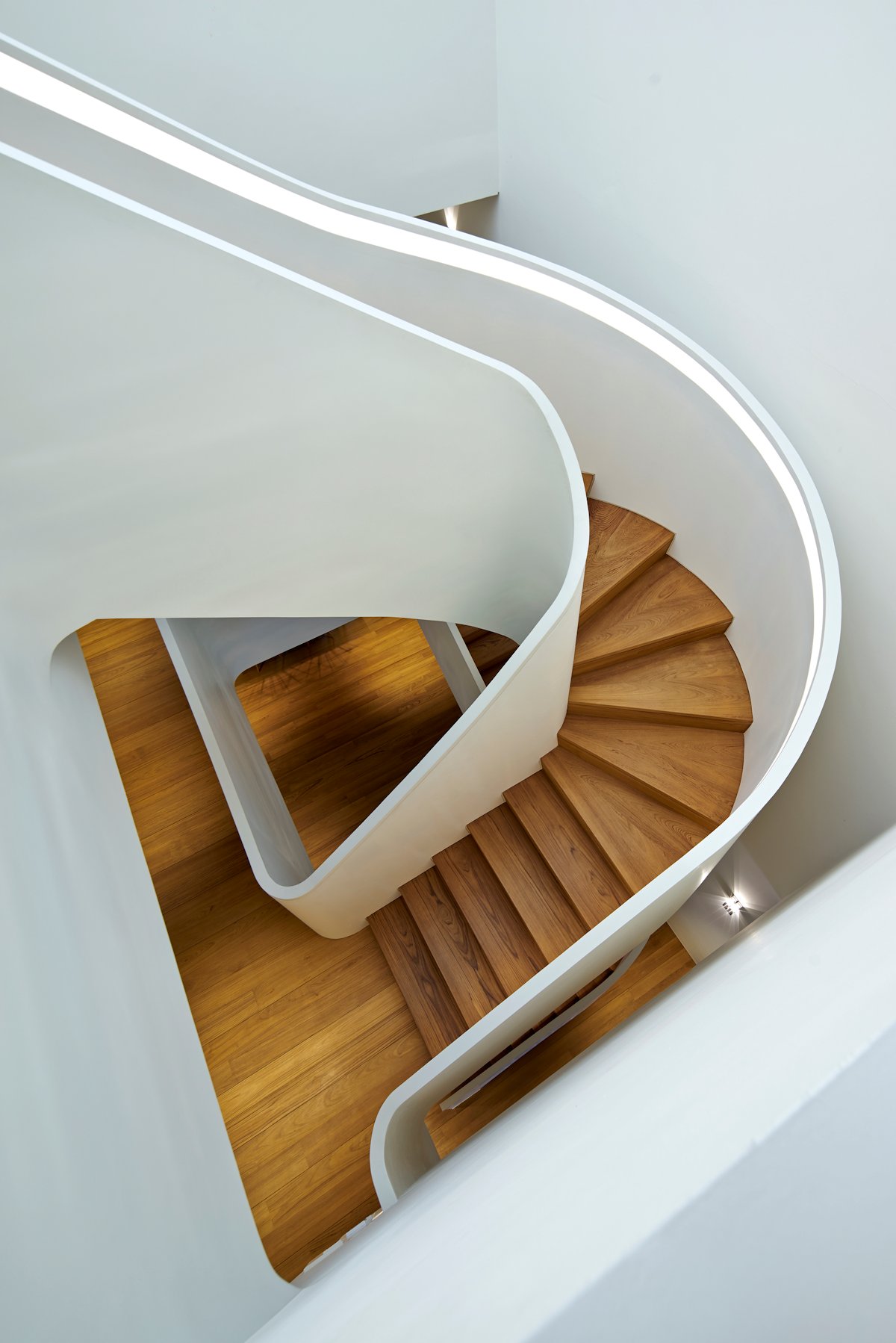 A Stunning Contemporary Home with Dramatic Spiral Staircase in Singapore by ONG&ONG (12)