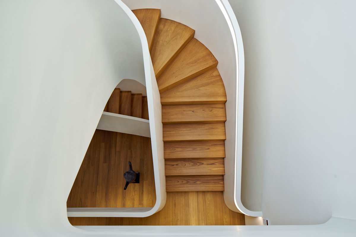 A Stunning Contemporary Home with Dramatic Spiral Staircase in Singapore by ONG&ONG (13)