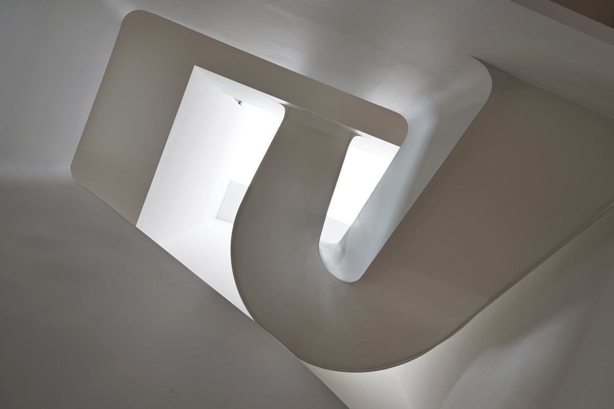 A Stunning Contemporary Home with Dramatic Spiral Staircase in Singapore by ONG&ONG (14)